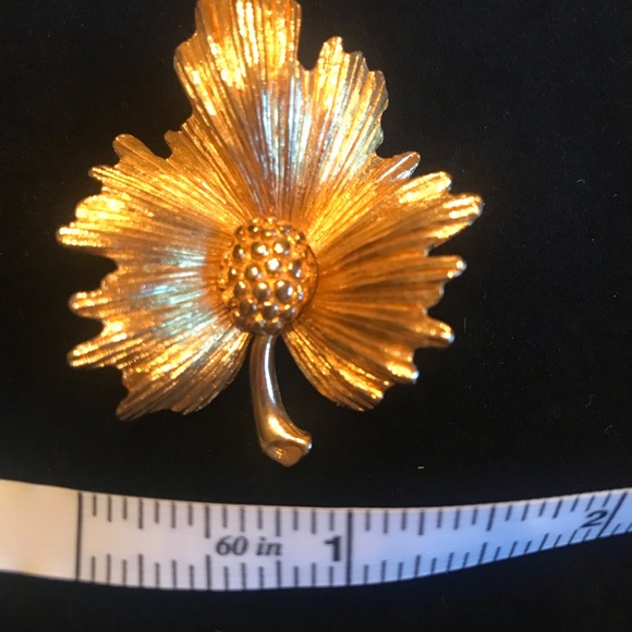 MONET SIGNED VINTAGE BROOCH - Picture 5 of 16